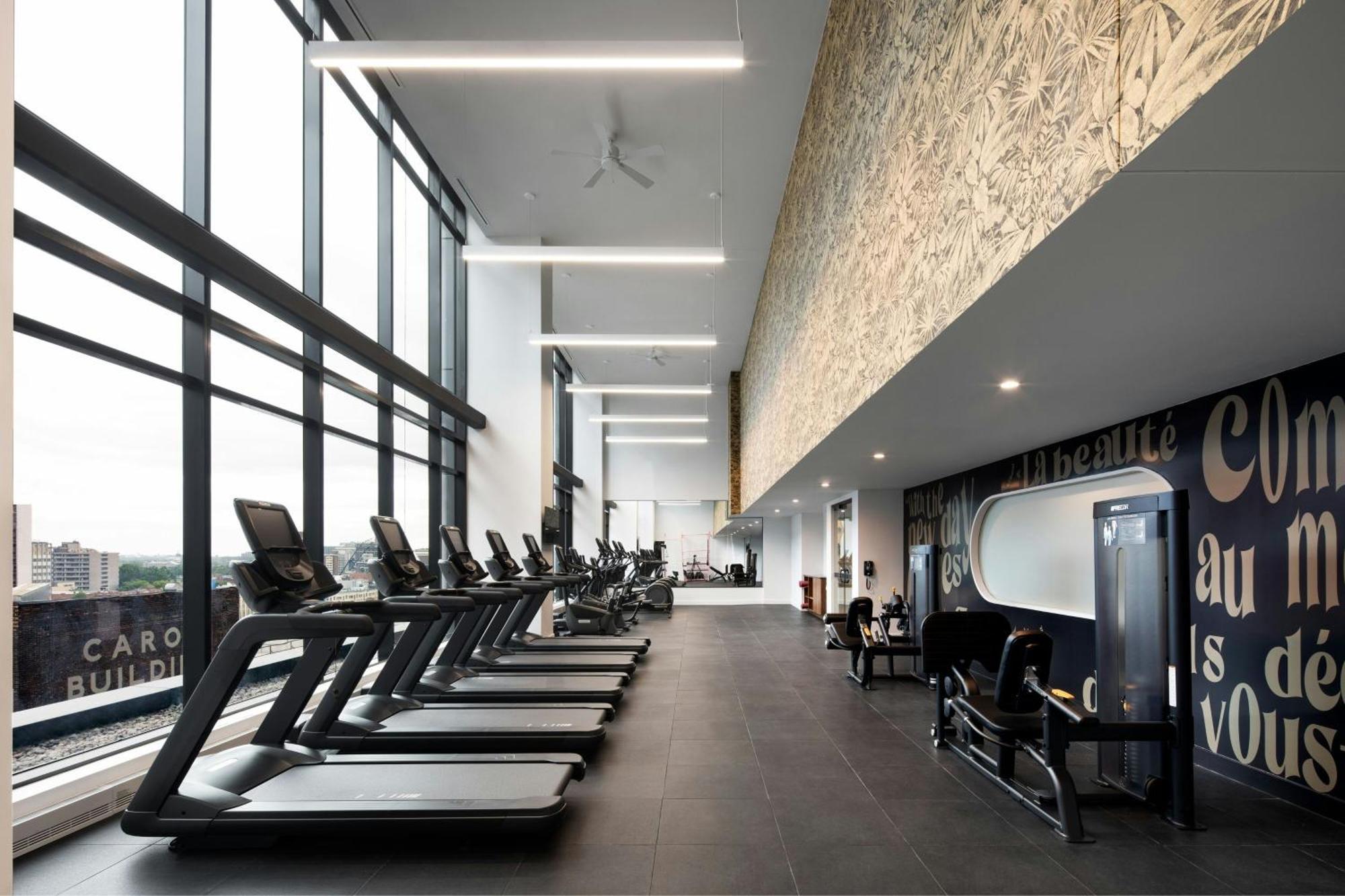 Honeyrose Hotel, Montreal, A Tribute Portfolio Hotel Dış mekan fotoğraf The gym at The Collective Old Oak