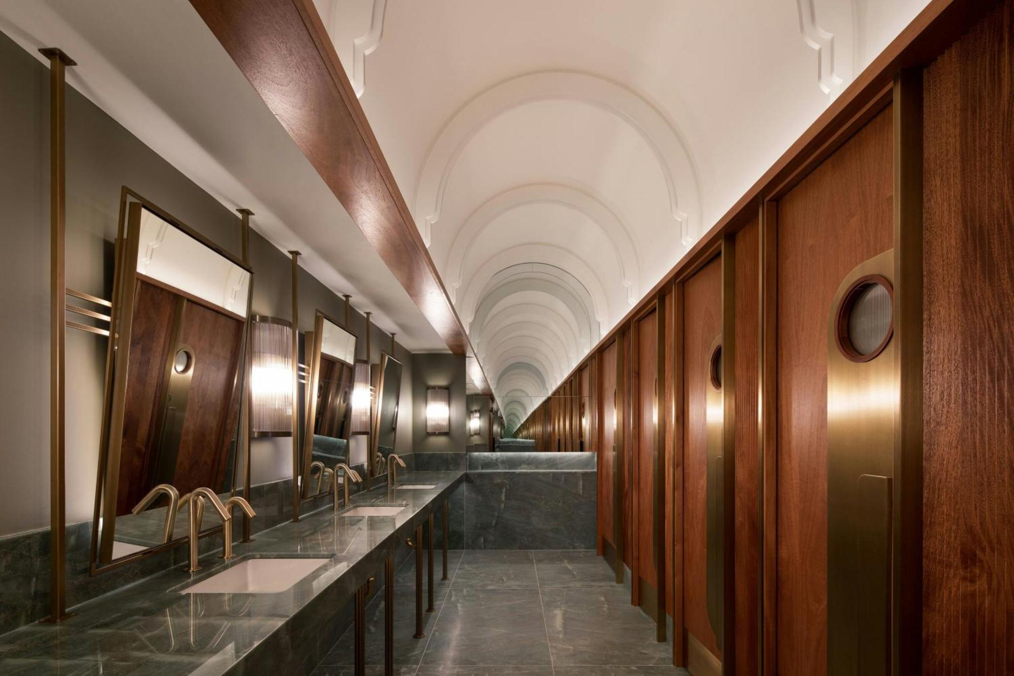 Honeyrose Hotel, Montreal, A Tribute Portfolio Hotel Dış mekan fotoğraf The interior of the public lavatory at the station