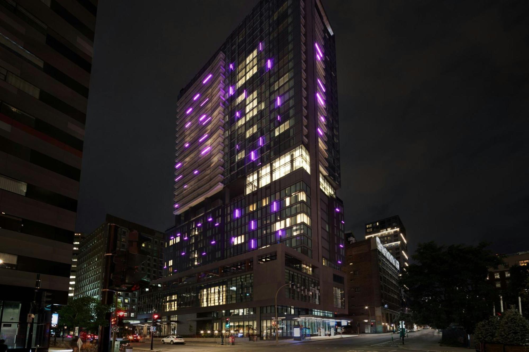 Honeyrose Hotel, Montreal, A Tribute Portfolio Hotel Dış mekan fotoğraf The Standard East Village at night
